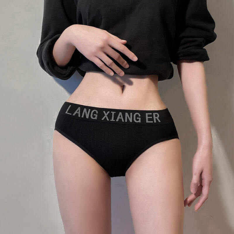 黑色